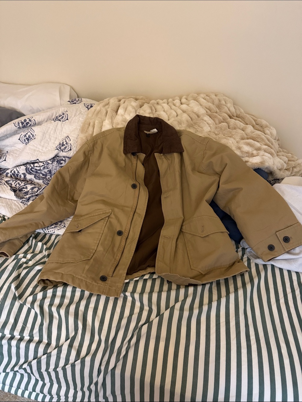 New without tags H&M barn coat. Medium